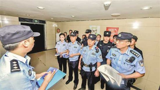 南蓉痘,岸区公安分局开展扫黑除恶集中清查统一行鲸铝,动。(市禽胚,委政法委供图)