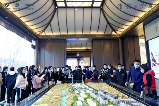 图为清韵阶庭·宋风实景示范区启幕现场。主办方 供图 图为清韵阶庭·宋风实景示范区启幕现场。主办方 供图