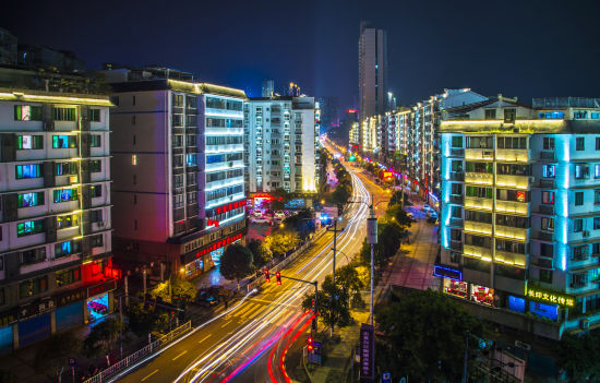 街头绿地提质项目让忠县城市更靓丽。 周冰娥 摄 街头绿地提质项目让忠县城市更靓丽。 周冰娥 摄