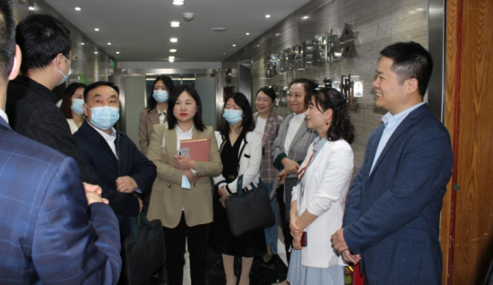 图为巫溪县委统战部到九龙坡考察。 图为巫溪县委统战部到九龙坡考察。
