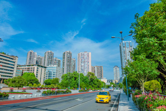 图为大渡口区蓝天清澈如洗。 大渡口区融媒体中心供图 图为大渡口区蓝天清澈如洗。 大渡口区融媒体中心供图
