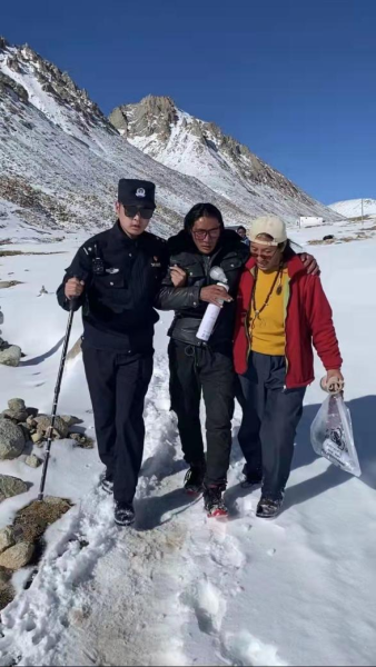 图蒋宇华参加救援行动 图蒋宇华参加救援行动