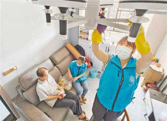 图为助残现场。视觉重庆供图 图为助残现场。视觉重庆供图
