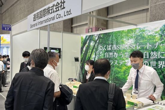 图为“忠县造”竹纤维环保餐具在大阪博览会展出。 忠县融媒体中心供图