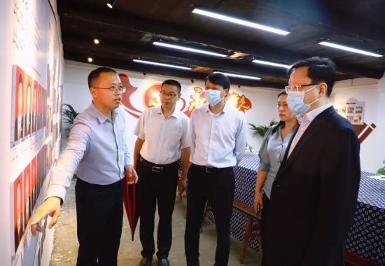 图为九三学社重庆市委会赴武隆区调研乡村振兴。九三学社重庆市委会供图 图为九三学社重庆市委会赴武隆区调研乡村振兴。九三学社重庆市委会供图
