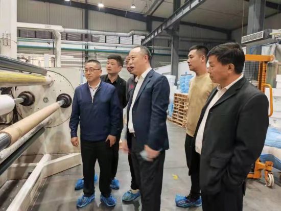 图为调研现场。谢凤 摄 图为调研现场。谢凤 摄