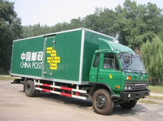 图为邮政运输车，巫山县委宣传部供图