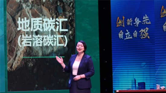 图为科技工作者讲解科学知识。 巴南区融媒体中心供图 图为科技工作者讲解科学知识。 巴南区融媒体中心供图