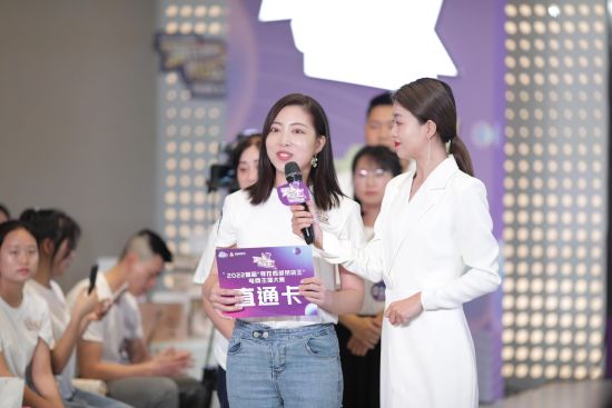 图为“2022首届寻找西部带货王电商主播大赛”初赛现场。 大赛主办方供图 图为“2022首届寻找西部带货王电商主播大赛”初赛现场。 大赛主办方供图