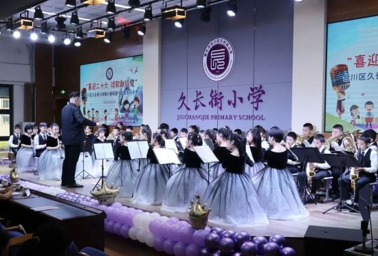 图为暖场节目表演。华雪清 摄 图为暖场节目表演。华雪清 摄