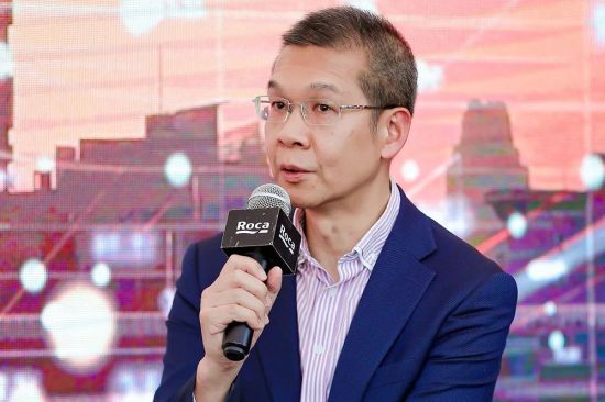 图为郑裕龙作会议发言。 奥雅纳供图 图为郑裕龙作会议发言。 奥雅纳供图