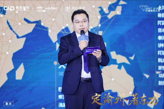 图为韩斌正在讲话。 图为韩斌正在讲话。