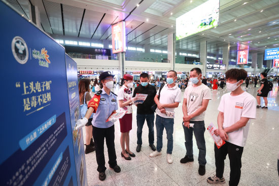 图为宣传活动现场。重庆铁路公安处供图 图为宣传活动现场。重庆铁路公安处供图