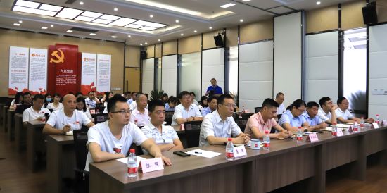 图为学员在轮训中认真学习。 马佳欣 摄 图为学员在轮训中认真学习。 马佳欣 摄
