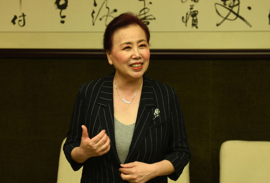图为著名声音表演艺术家晏积瑄接受记者采访。周毅摄 图为著名声音表演艺术家晏积瑄接受记者采访。周毅摄