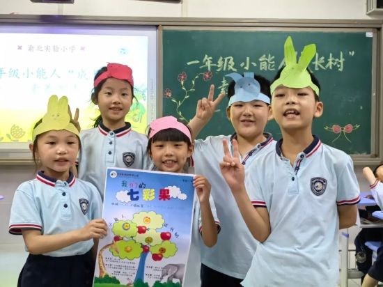 图为小学一年级素养测查。谭春蓉 摄 图为小学一年级素养测查。谭春蓉 摄