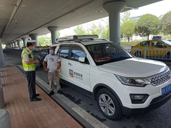 图为涉案车辆。重庆交通zh 图为涉案车辆。重庆交通zh