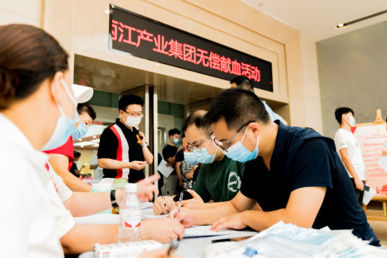 图为献血前登记信息。 黄维正 摄 图为献血前登记信息。 黄维正 摄