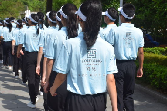 图为武陵文旅峰会志愿者们出发前往训练地。 马佳欣 摄 图为武陵文旅峰会志愿者们出发前往训练地。 马佳欣 摄