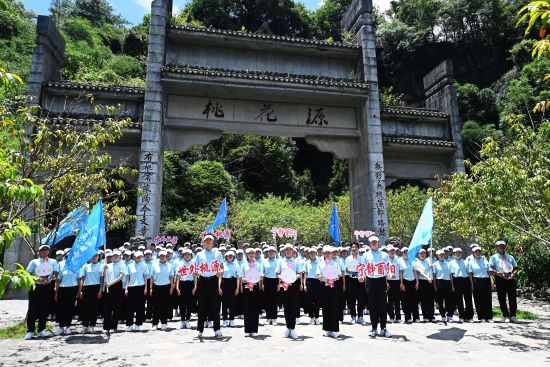 图为峰会志愿者。 陈碧生 摄 图为峰会志愿者。 陈碧生 摄