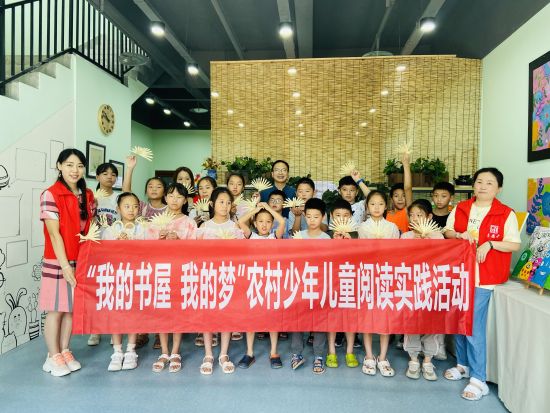 图为“我的书屋 我的梦”非遗体验主题活动举行。 图为“我的书屋 我的梦”非遗体验主题活动举行。