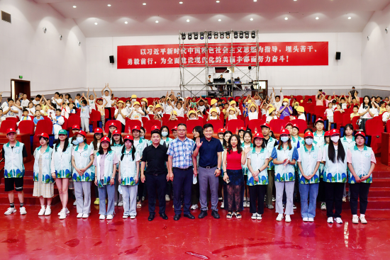 图为“鸿鹄之家”青少年家庭教育互助会成立仪式现场。代龙 摄 图为“鸿鹄之家”青少年家庭教育互助会成立仪式现场。代龙 摄