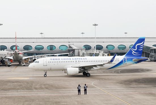 图为华夏航空空客A320飞机。重庆机场集团供图