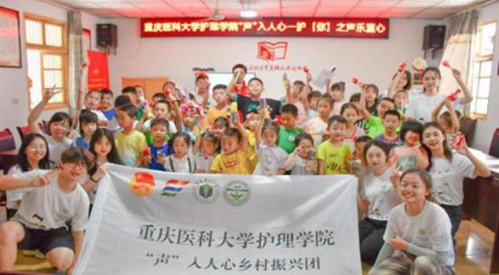 图为重庆医科大学护理学院学生在永川区开展公益志愿服务活动。吴佳欣 摄 图为重庆医科大学护理学院学生在永川区开展公益志愿服务活动。吴佳欣 摄
