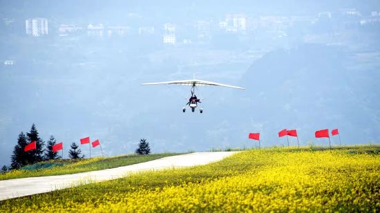 图为巴南区安澜镇的航空休闲产业。巴南区安澜镇供图 图为巴南区安澜镇的航空休闲产业。巴南区安澜镇供图