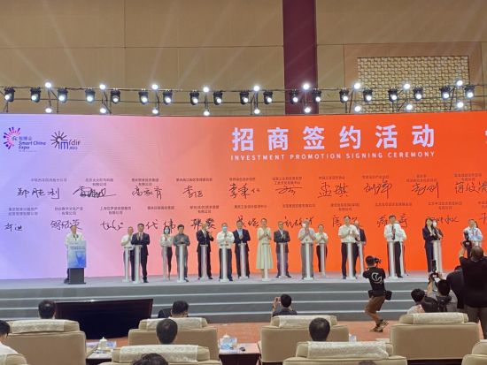 图为签约现场。 主办方供图 图为签约现场。 主办方供图