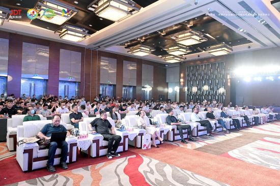 图为峰会活动现场。主办方供图。 图为峰会活动现场。主办方供图。