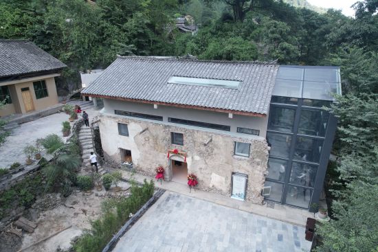 图为在空中俯瞰为村明德书院。主办方供图 图为在空中俯瞰为村明德书院。主办方供图