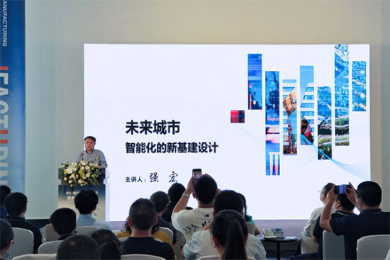 图为专家进行演讲。 张廉 摄 图为专家进行演讲。 张廉 摄