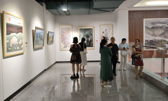 图为武隆仙女山博象美术馆书画展。徐云卿 摄 图为武隆仙女山博象美术馆书画展。徐云卿 摄