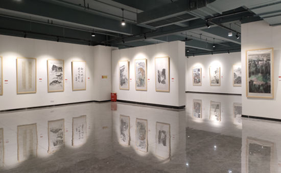 图为武隆仙女山博象美术馆书画展.徐云卿 摄