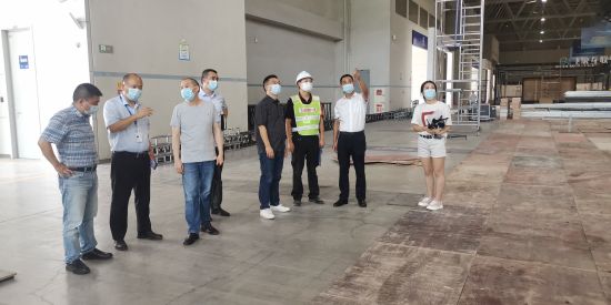 图为两江新区安委办进行现场安全督查。两江新区安委办供图 图为两江新区安委办进行现场安全督查。两江新区安委办供图