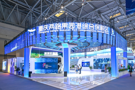 两路果园港综保区展馆现场。蓝天 摄 两路果园港综保区展馆现场。蓝天 摄