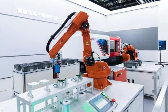 图为2022智博会智能化电子零部件生产。黄维正 摄 图为2022智博会智能化电子零部件生产。黄维正 摄