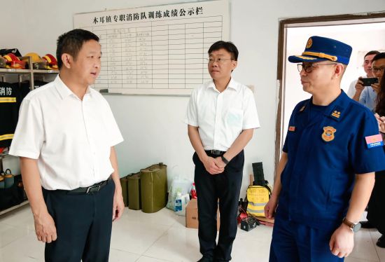 中共重庆市渝北区委书记常斌督导检查森林防火工作并慰问消防队员。刘梦ying 中共重庆市渝北区委书记常斌督导检查森林防火工作并慰问消防队员。刘梦ying