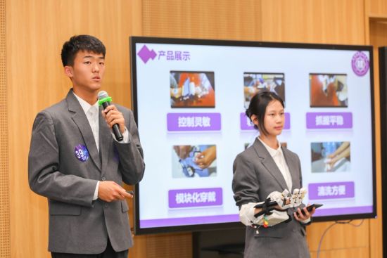 图为比赛现场。南开两江中学供图 图为比赛现场。南开两江中学供图