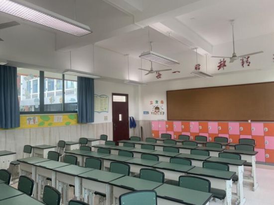 云慧小学改造后的智慧灯具 赵鹏 摄 云慧小学改造后的智慧灯具 赵鹏 摄