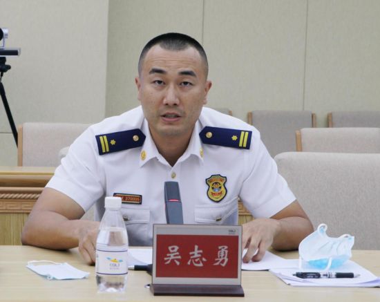 两江新区消防救援支队副支队长吴志勇发布消防救援等相关工作情况。杨梦逸 摄 两江新区消防救援支队副支队长吴志勇发布消防救援等相关工作情况。杨梦逸 摄