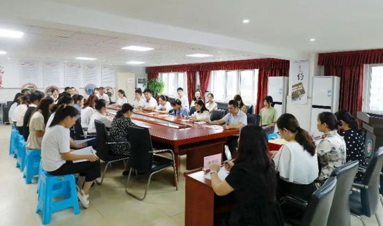 图为师徒结对仪式。刘万娟 摄 图为师徒结对仪式。刘万娟 摄