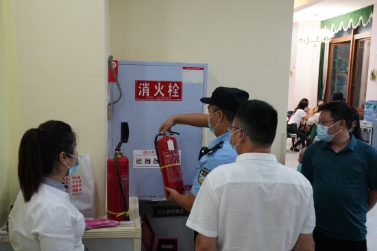 校园消防安全检查现场。梁平区公安局供图 校园消防安全检查现场。梁平区公安局供图