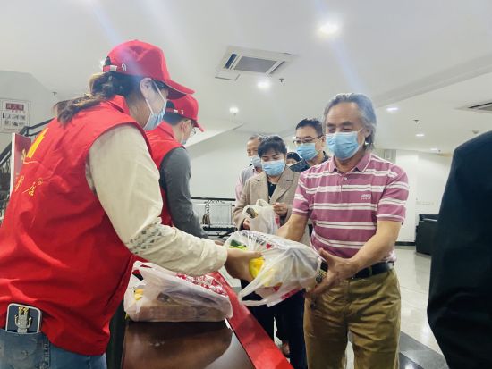 “我们的节日·重阳”敬老爱老慰问活动。主办方 供图 “我们的节日·重阳”敬老爱老慰问活动。主办方 供图