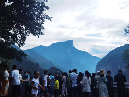 人流如织的白帝城·瞿塘峡景区。 人流如织的白帝城·瞿塘峡景区。