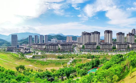 曾经的旧城如今花园簇拥 余鸿 摄于2022年6月 曾经的旧城如今花园簇拥 余鸿 摄于2022年6月