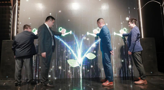 图为签约仪式现场。重庆万科供图 图为签约仪式现场。重庆万科供图