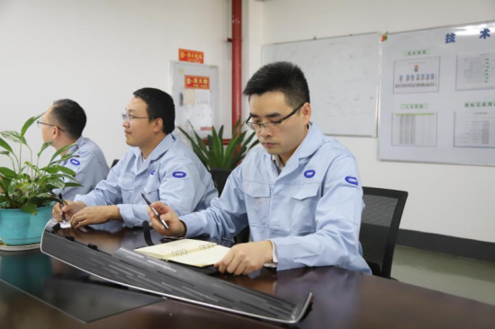 为李兵兵正在参与项目会议讨论。马佳欣摄 为李兵兵正在参与项目会议讨论。马佳欣摄