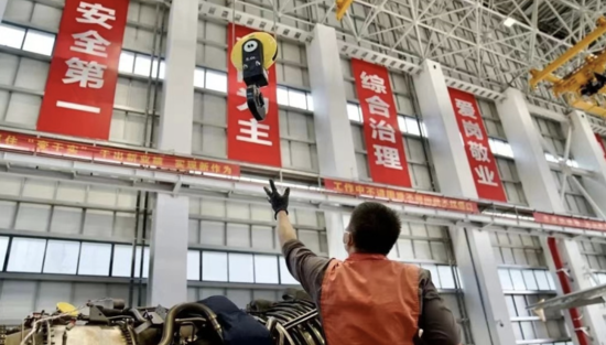 海航技术旗下大新华飞维进行海南自贸港首单进境飞机发动机更换。 海航技术旗下大新华飞维进行海南自贸港首单进境飞机发动机更换。